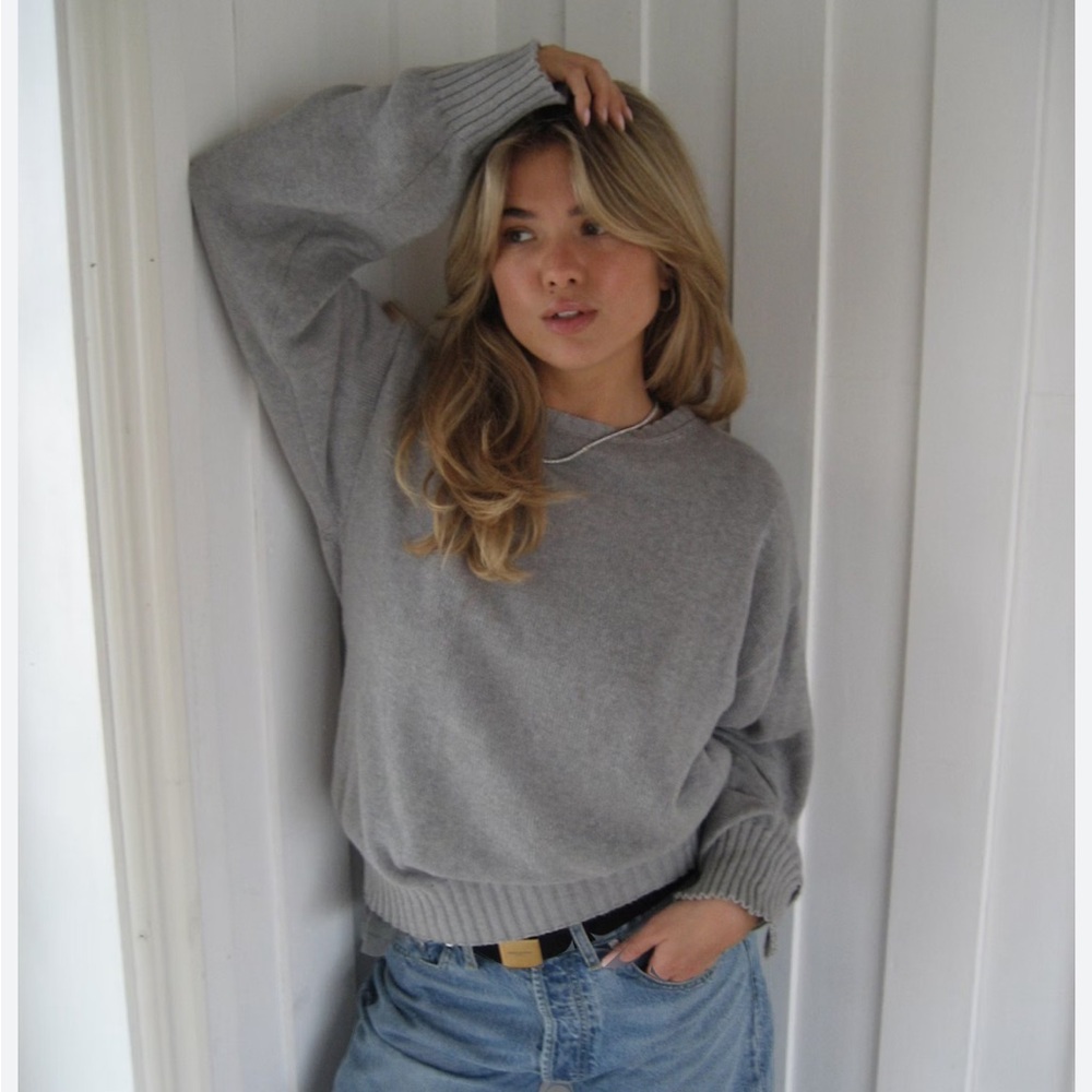 Djerf Avenue Gray Crewneck Sweater 🐰